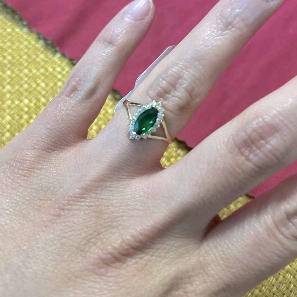 10k gold ring with cubic zirconia